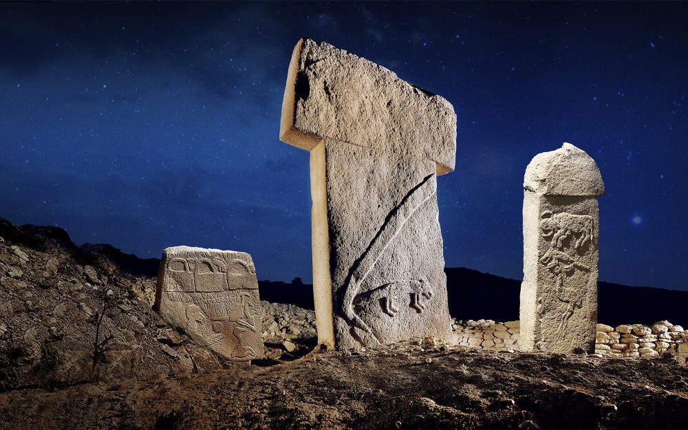 Arquitetura antiga, Estruturas megalíticas, Muralhas defensivas, Pirâmides egípcias, Göbekli Tepe, História da construção, Antigas maravilhas arquitetônicas, Evolução da arquitetura, Civilizações antigas, Construções pré-históricas, Arqueologia mundial, Construções impressionantes, Técnicas de construção antigas, Desafios arquitetônicos, História da humanidade, Complexidade arquitetônica, Construções milenares, Arquitetura no Egito antigo, Monumentos históricos, Descobertas arqueológicas surpreendentes.