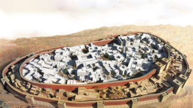 Arquitetura antiga, Estruturas megalíticas, Muralhas defensivas, Pirâmides egípcias, Göbekli Tepe, História da construção, Antigas maravilhas arquitetônicas, Evolução da arquitetura, Civilizações antigas, Construções pré-históricas, Arqueologia mundial, Construções impressionantes, Técnicas de construção antigas, Desafios arquitetônicos, História da humanidade, Complexidade arquitetônica, Construções milenares, Arquitetura no Egito antigo, Monumentos históricos, Descobertas arqueológicas surpreendentes.