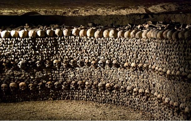 Aventura nas Catacumbas de Paris, Histórias Macabras das Catacumbas de Paris, Descobrindo os Mistérios das Profundezas Subterrâneas de Paris, O Submundo das Catacumbas de Paris, Exploração das Catacumbas de Paris, Segredos Obscuros nas Entranhas de Paris, Paris Subterrânea, Caminhando nas Trevas das Catacumbas de Paris, No Coração das Catacumbas de Paris, Sobrevivendo às Catacumbas de Paris.