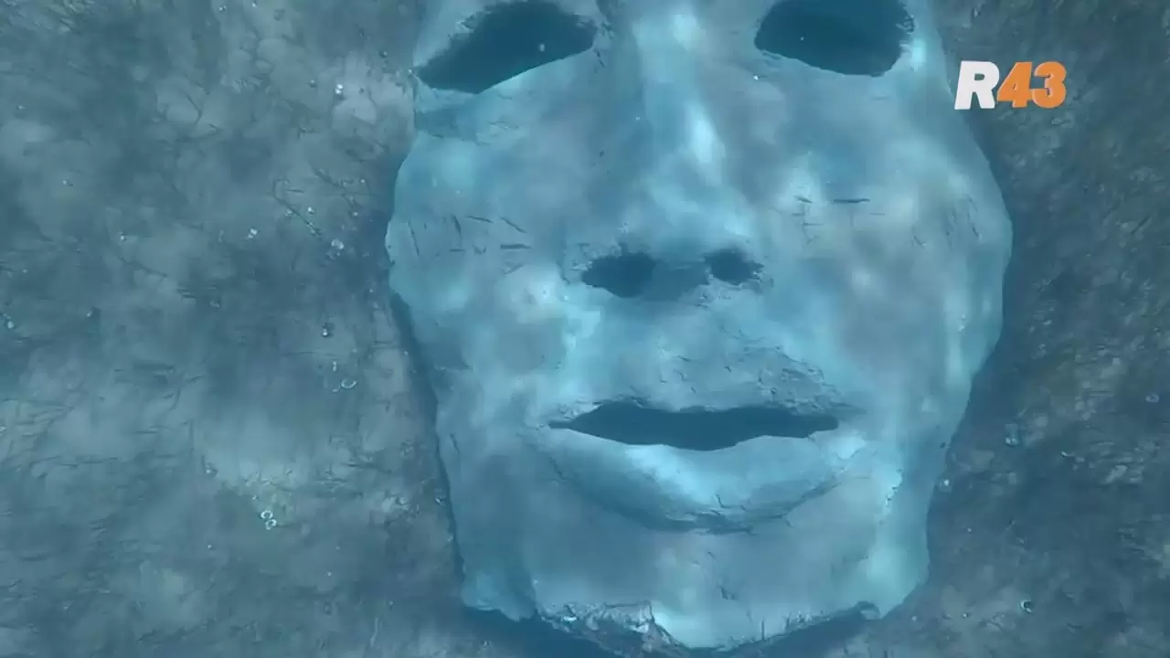 Estátua do Minotauro submersa, Descoberta na Patagônia, Cultura Mapuche e meio ambiente, Lago Mari Menuco, Significado do Gen Ko, Dano ambiental e alerta, Escultura misteriosa e seu propósito, Arqueologia na Patagônia, Riqueza da cultura Mapuche, Mensagem da natureza e proteção, Impacto ambiental da sociedade moderna, Minotauro e tradições indígenas, Segredos do lago submerso, Máscara gigante encontrada, Descoberta arqueológica surpreendente, Relação entre natureza e criaturas sobrenaturais, Patrimônio cultural Mapuche, Avistamento do Minotauro, Exploração do lago Mari Menuco, Significado das inscrições na máscara gigante, Mitologia Mapuche e o Minotauro, Arqueólogo amador e descoberta, Pesquisa ambiental e conscientização, Monumentos submersos e patrimônio cultural, Mistérios do lago Mari Menuco, Significado das inscrições da máscara, Lendas indígenas e proteção da natureza, Criaturas sobrenaturais na cultura Mapuche, Patagônia argentina e sua história, Rituais Mapuche e Gen Ko, Respeito pela natureza e tradições antigas, Impacto das atividades humanas no ambiente, Ecossistema do lago Mari Menuco, Rituais de permissão na cultura Mapuche, Exploração do lago e descobertas surpreendentes, Significado de "Viagem Eterna" na máscara gigante, Proteção da água e cultura Mapuche, História e lenda do Minotauro, Preservação do patrimônio Mapuche, Esculturas antigas e seu propósito na sociedade indígena.