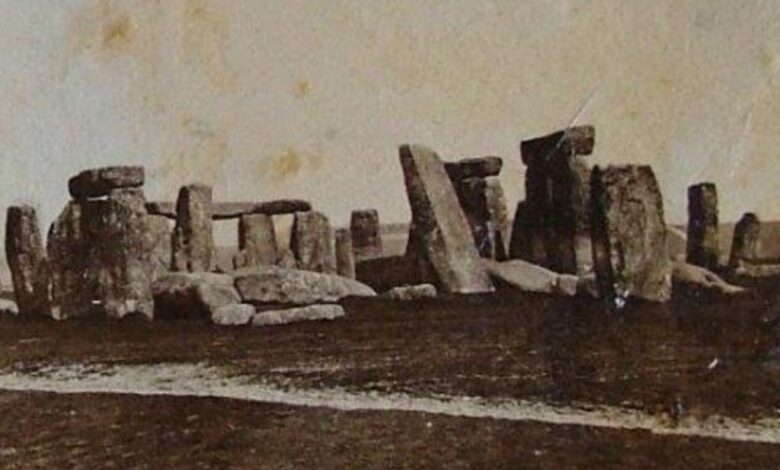 Reconstrução de Stonehenge, História de Stonehenge, Monumento pré-histórico, Arqueologia de Stonehenge, Segredos de Stonehenge, Escavações em Stonehenge, Arqueologia britânica, Conservação de monumentos, Estrutura de pedras, Pedras de Stonehenge, Teorias sobre Stonehenge, Patrimônio histórico, Argamassa de cal, Pedras misteriosas, História da arqueologia, Passado pré-histórico, Pedras antigas, Construções milenares, Descobertas arqueológicas, Conservação de patrimônio histórico