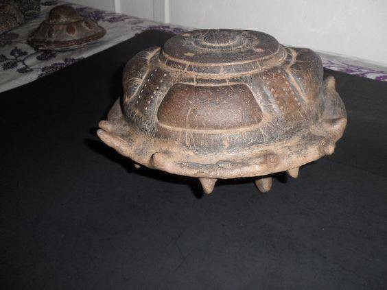Contato alienígena, arqueologia Maia, astronomia Maia, artefatos Maias, civilização Maia, esculturas Maias, mitos Maias, ruínas Maias, evidências de visitas alienígenas, cultura Maia, teorias de contatos alienígenas, Calakmul, legado arqueológico, antigos Maias, pesquisas recentes, arte Maia, etnografia Maia, escrita hieroglífica Maia, religião Maia, pinturas Maias, ciência Maia.