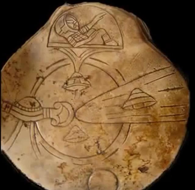 Contato alienígena, arqueologia Maia, astronomia Maia, artefatos Maias, civilização Maia, esculturas Maias, mitos Maias, ruínas Maias, evidências de visitas alienígenas, cultura Maia, teorias de contatos alienígenas, Calakmul, legado arqueológico, antigos Maias, pesquisas recentes, arte Maia, etnografia Maia, escrita hieroglífica Maia, religião Maia, pinturas Maias, ciência Maia.