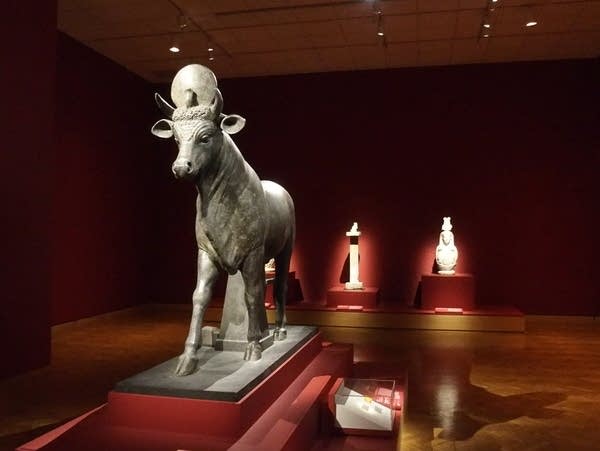 Cidades afundadas do Egito, Artefatos subaquáticos egípcios, Franck Goddio, Mistérios egípcios, Museu de Minneapolis, Religião egípcia, Os Mistérios de Osíris, Ressonância magnética submarina, Tesouros submersos, Panteão egípcio, Thonis e Heracleion, Templo de Amun-Gareb, Escavações subaquáticas, História do Egito antigo, Serápis e Osíris, Descobertas arqueológicas, História do Mediterrâneo, Cidades antigas egípcias, Arqueologia subaquática, Minneapolis Institute of Art