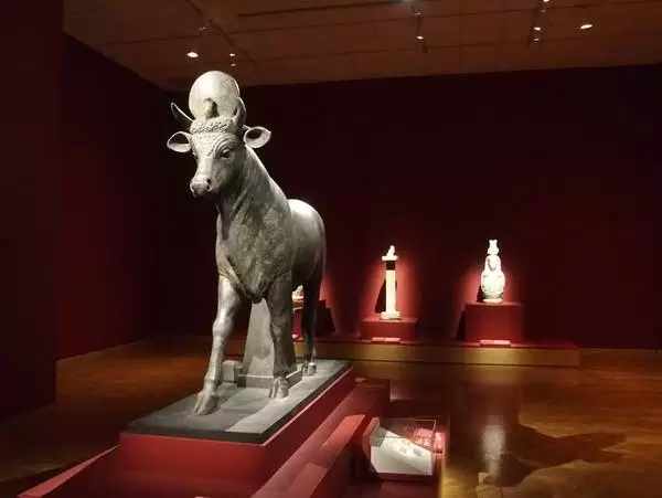 Cidades afundadas do Egito, Artefatos subaquáticos egípcios, Franck Goddio, Mistérios egípcios, Museu de Minneapolis, Religião egípcia, Os Mistérios de Osíris, Ressonância magnética submarina, Tesouros submersos, Panteão egípcio, Thonis e Heracleion, Templo de Amun-Gareb, Escavações subaquáticas, História do Egito antigo, Serápis e Osíris, Descobertas arqueológicas, História do Mediterrâneo, Cidades antigas egípcias, Arqueologia subaquática, Minneapolis Institute of Art