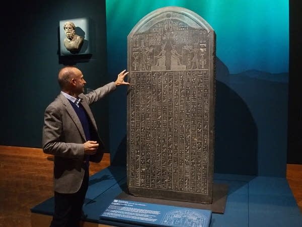 Cidades afundadas do Egito, Artefatos subaquáticos egípcios, Franck Goddio, Mistérios egípcios, Museu de Minneapolis, Religião egípcia, Os Mistérios de Osíris, Ressonância magnética submarina, Tesouros submersos, Panteão egípcio, Thonis e Heracleion, Templo de Amun-Gareb, Escavações subaquáticas, História do Egito antigo, Serápis e Osíris, Descobertas arqueológicas, História do Mediterrâneo, Cidades antigas egípcias, Arqueologia subaquática, Minneapolis Institute of Art