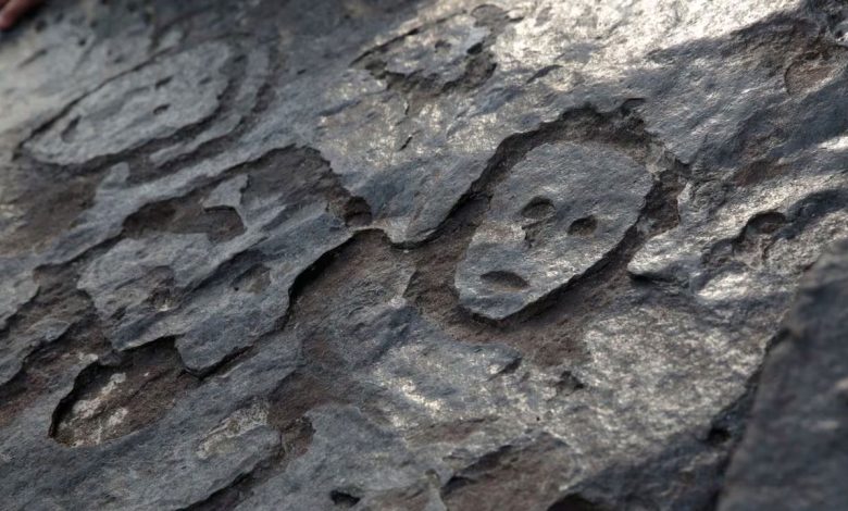 Pinturas rupestres amazônicas, Caretas do Rio Manaus, Arqueologia subaquática, Civilizações antigas na Amazônia, Arte rupestre submersa, Rios Negro e Amazonas, Seca e descobertas arqueológicas, Significado das pinturas rupestres, História submersa da Amazônia, Emoções nas Caretas, Megafauna na Idade do Gelo, Desafios da arqueologia fluvial, Mudanças climáticas e sítios arqueológicos, Expedição subaquática na floresta amazônica, Preservação de petróglifos, Impacto do Rio Negro nas descobertas, Técnicas de datação em arte rupestre, História da ocupação humana na Amazônia, Sociedades antigas em períodos de seca, Confluência dos rios e patrimônio histórico.