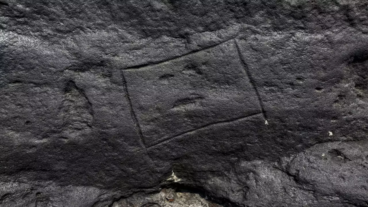 Pinturas rupestres amazônicas, Caretas do Rio Manaus, Arqueologia subaquática, Civilizações antigas na Amazônia, Arte rupestre submersa, Rios Negro e Amazonas, Seca e descobertas arqueológicas, Significado das pinturas rupestres, História submersa da Amazônia, Emoções nas Caretas, Megafauna na Idade do Gelo, Desafios da arqueologia fluvial, Mudanças climáticas e sítios arqueológicos, Expedição subaquática na floresta amazônica, Preservação de petróglifos, Impacto do Rio Negro nas descobertas, Técnicas de datação em arte rupestre, História da ocupação humana na Amazônia, Sociedades antigas em períodos de seca, Confluência dos rios e patrimônio histórico.