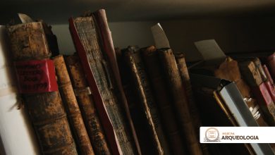 Arquivos históricos do Castelo de Inveraray, Preservação de documentos antigos, Arqueologia de castelos, Conservação de registros, Alison Diamond e sua equipe dedicada, Digitalização de documentos históricos, Castelo de Inveraray na Escócia, Arquitetura neoclássica de Robert Adam, História da Escócia no século XIII, Importância da localização estratégica do castelo, Desafios de conservação de documentos, Impacto da tecnologia na preservação arqueológica, História e transformações do Castelo de Inveraray, Comunidade local influenciada pelo castelo, Jornada arqueológica pelo passado escocês, Joias históricas e sua restauração, Expedição virtual pelos arquivos do castelo, Histórias reveladas nas páginas amareladas, Patrimônio cultural e identidade local, Arquivos do Castelo de Inveraray como testemunhas do tempo.