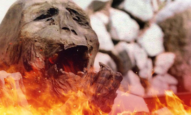 Arqueologia nas Filipinas, Técnica de Mumificação com Fumaça de Tabaco, Patrimônio Arqueológico das Cavernas Kabayan, Práticas Mortuárias da Tribo Ibaloi, Cápsula do Tempo Filippina, Rituais Funerários Tribais Filipinos, Caixões Suspensos de Sagada, Proteção do Patrimônio Cultural, Cavernas Kabayan: Desafios de Preservação, Múmias Ibaloi e Benguet, Fungos em Sítios Arqueológicos, Locais Ameaçados do Mundo, UNESCO e Múmias Kabayan, Mumificação Ritualística, Práticas de Enterro Únicas, Técnicas de Preservação Arqueológica, Antiga Civilização Filipina, Tribo Igorot e Suas Crenças, Desvendando Segredos da Mumificação, Cápsulas do Tempo na História Filipina.