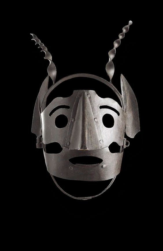 Tortura medieval, Freio de Scold, Branks, Máscaras de vergonha, Instrumentos de tortura, Punição pública, História jurídica, Justiça criminal, Mulheres na Idade Média, Crimes sociais, Freios de repreensão, Crueldade medieval, Punishment devices, Humilhação pública, Museu do Crime Medieval, Castigos medievais, Práticas punitivas, Sociedade medieval, Instrumentos de castigo, Cultura da punição.