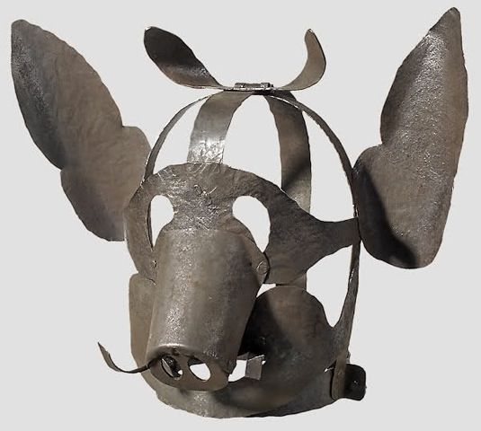 Tortura medieval, Freio de Scold, Branks, Máscaras de vergonha, Instrumentos de tortura, Punição pública, História jurídica, Justiça criminal, Mulheres na Idade Média, Crimes sociais, Freios de repreensão, Crueldade medieval, Punishment devices, Humilhação pública, Museu do Crime Medieval, Castigos medievais, Práticas punitivas, Sociedade medieval, Instrumentos de castigo, Cultura da punição.