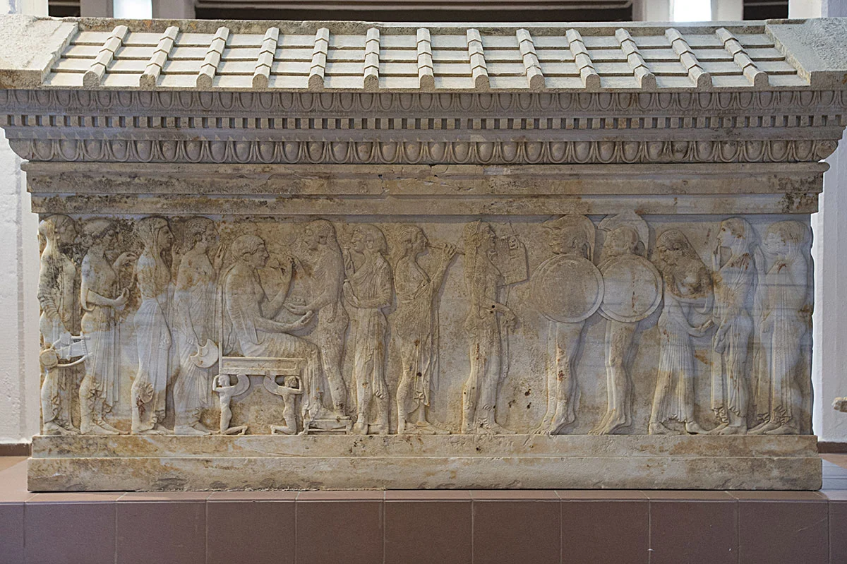 Sarcófago Polyxena, Canakkale, Momento Congelado no Tempo, Representação Artística, Filha de Príamo e Hécuba, Sacrifício e Angústia, Kızöldün Tumulus, Mitologia Grega, Papel Feminino na Mitologia, Guerra de Troia, Aquiles e Políxena, Pirro (Neoptolemos), Narrativa Mitológica, Ifigênia, Oferta de Sacrifício, Culminar da Guerra de Troia, Simbolismo Histórico, Representação Cultural, Interpretação Arqueológica, Preservação do Patrimônio Cultural.