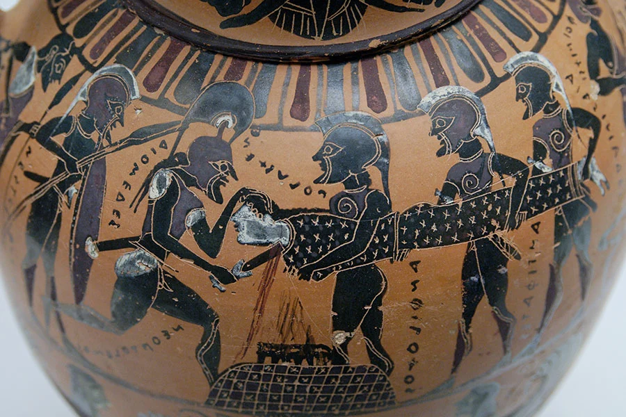 Sarcófago Polyxena, Canakkale, Momento Congelado no Tempo, Representação Artística, Filha de Príamo e Hécuba, Sacrifício e Angústia, Kızöldün Tumulus, Mitologia Grega, Papel Feminino na Mitologia, Guerra de Troia, Aquiles e Políxena, Pirro (Neoptolemos), Narrativa Mitológica, Ifigênia, Oferta de Sacrifício, Culminar da Guerra de Troia, Simbolismo Histórico, Representação Cultural, Interpretação Arqueológica, Preservação do Patrimônio Cultural.