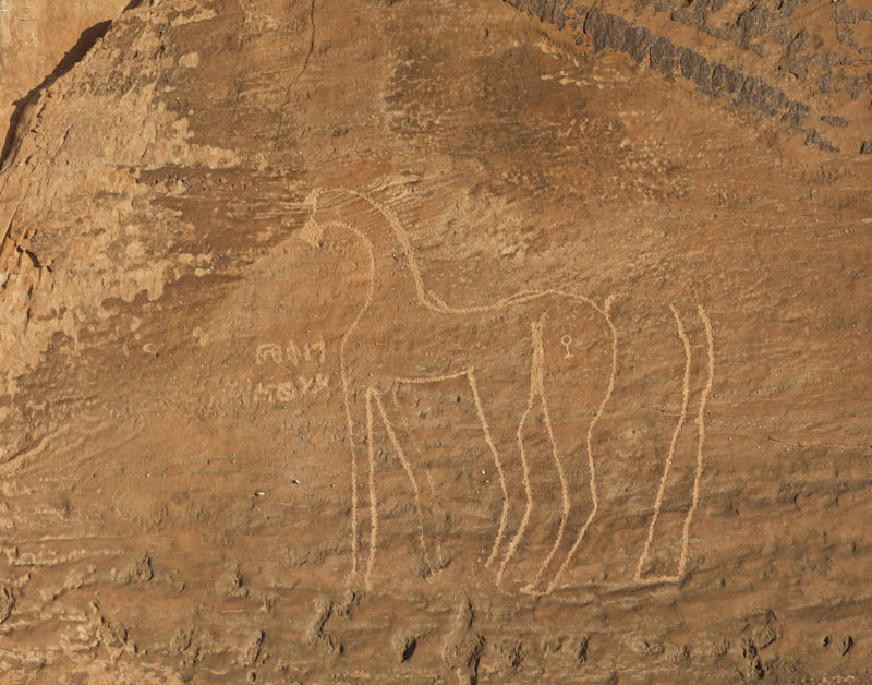 Oásis Tayma e Sua História Antiga, Comércio Antigo na Península Arábica, Nabonido e a Babilônia Antiga, Arte Rupestre de 4.000 Anos em Tayma, Falhas Geológicas e Atividade de Articulação, Ventifactos e Erosão no Deserto da Arábia, Esculturas Naturais em Arenito e Calcário, Ventifactos do Deserto Branco do Egito, Arte Rupestre de Animais Antigos, Formações Naturais e Processos de Erosão, Hipóteses de Formação da Fenda em Al Naslaa, Explorando Juntas e Fraturas em Rochas, Clima e Processos Geológicos, Fissuras Naturais e Artefatos Humanos, Laser na Natureza ou Artefato Humano?, Mistérios das Formações Geológicas, Natural vs. Artificial: Decifrando a Verdade, Interpretações da Arte Rupestre Antiga, Desconstruindo Teorias Extraordinárias, Respeitando a Complexidade da Natureza.