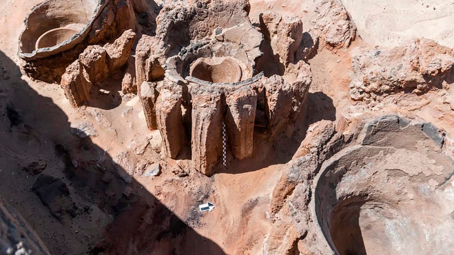 Bebidas Alcoólicas na Pré-História, Fermentação e Civilizações Antigas, Arqueologia e Cultura do Álcool, Evolução da Produção de Cerveja, Achados Arqueológicos em Cerâmica, Rituais e Festas na Antiguidade, Bebidas Fermentadas em Diferentes Culturas, Impacto da Cerveja na História Humana, Tecnologia Antiga de Produção de Bebidas, Cerveja e Desenvolvimento da Agricultura, Bebidas Alcoólicas como Patrimônio Cultural, Análises Químicas em Artefatos Antigos, Arqueologia Experimental em Produção de Cerveja, Mitos e Lendas sobre a Origem da Cerveja, Significado Social da Cerveja na Antiguidade, Marcadores Arqueológicos de Consumo de Álcool, Rastros de Bebidas Alcoólicas em Sítios Arqueológicos, Artefatos de Armazenamento de Bebidas na História, Uso de Plantas e Grãos na Fabricação de Cerveja Antiga, Variedade de Estilos de Cerveja ao Longo do Tempo.