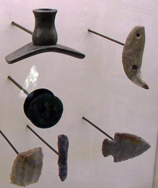 Efígie de Serpente Antiga, Culturas Nativas Americanas, Monte Arqueológico do Ohio, Efígies Arqueológicas, Cultura Nativa do Vale do Médio Ohio, Significado Cultural de Efígies, Esculturas de Serpente, Arqueologia do Sudoeste de Ohio, Mistérios Arqueológicos, Arte Rupestre Nativa Americana, Monte da Grande Serpente, Significado Espiritual de Efígies, Povos Antigos do Ohio, Cultura Mississippiana, Arquitetura Nativa Americana, Mitologia de Serpentes, Arqueoastronomia, Arte Pré-Colombiana, Efígies de Animais, História da Arte Nativa Americana, Monte Geoglífico, Arqueologia de Estruturas Monumentais, Sítios Arqueológicos do Ohio
