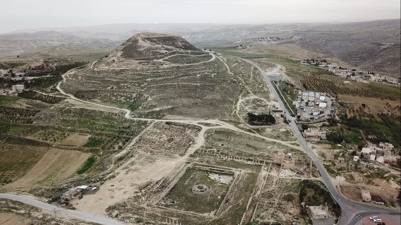Monte do Paraíso, Monte dos Francos, Heródio, Montanha vulcânica em forma de cone, Ruínas de antiga fortaleza, Jebel el-Fureidis (جبل الفرديس), Paraíso terrestre, Aspectos culturais, Tradições palestinas, História da montanha, Narrativa cultural, Mudança cultural ao longo do tempo, Literatura histórica, Processo cultural, Monte pitoresco, Viajantes e pesquisadores, Ordem cronológica das tradições, Evidências históricas, Guia israelense, Outubro de 2010, Março cultural, Importância histórica do local