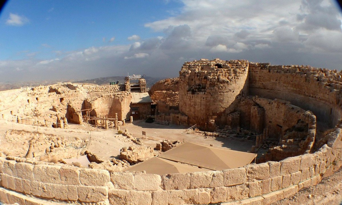 Monte do Paraíso, Monte dos Francos, Heródio, Montanha vulcânica em forma de cone, Ruínas de antiga fortaleza, Jebel el-Fureidis (جبل الفرديس), Paraíso terrestre, Aspectos culturais, Tradições palestinas, História da montanha, Narrativa cultural, Mudança cultural ao longo do tempo, Literatura histórica, Processo cultural, Monte pitoresco, Viajantes e pesquisadores, Ordem cronológica das tradições, Evidências históricas, Guia israelense, Outubro de 2010, Março cultural, Importância histórica do local