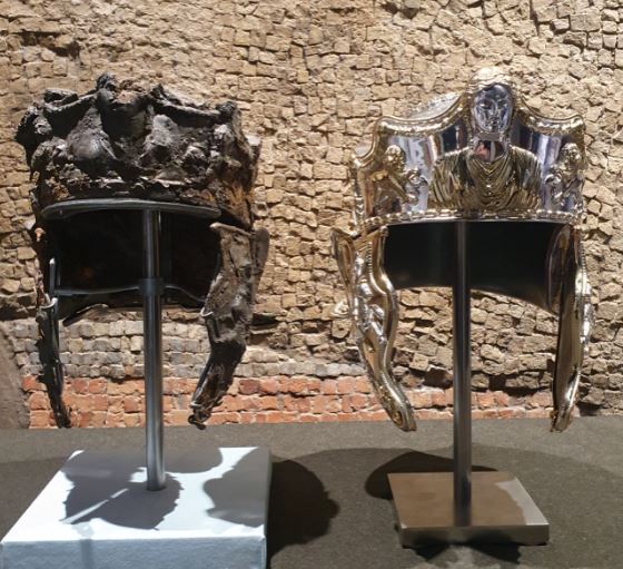 Capacete Hallaton, Réplica arqueológica, História romana, Arqueologia britânica, Artefatos antigos, Santuário nativo britânico, Oficial romano, Descobertas arqueológicas, Tesouro Hallaton, Idade do Ferro, Escavações arqueológicas, Hallaton Field Work Group, Universidade de Leicester, Ressurreição histórica, Cultura romana, Artefatos da Grã-Bretanha, Arqueologia de campo, Riqueza histórica, História militar romana, Escavações arqueológicas da Idade do Ferro
